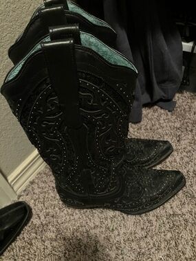 Women's Black Embossed Lace-Up Western Boots